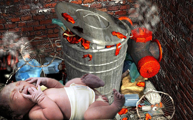 Γιατροί πέταξαν ζωντανό μωρό στα σκουπίδια