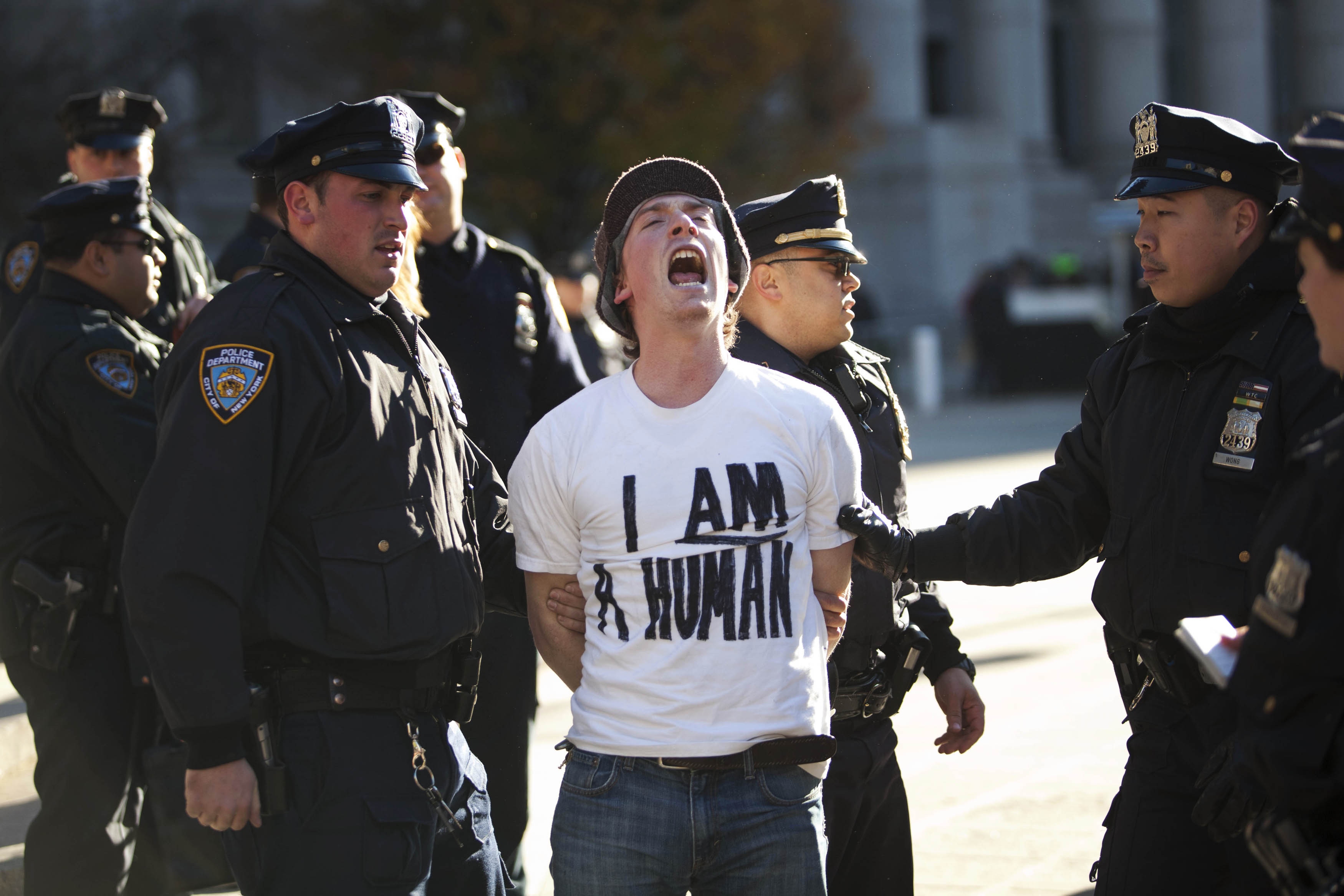 Διαδηλωτές κατά της Γουόλ Στριτ συνελήφθησαν στη Νέα Υόρκη