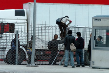 Σύλληψη τεσσάρων λαθροδιακινητών στη Θεσσαλονίκη