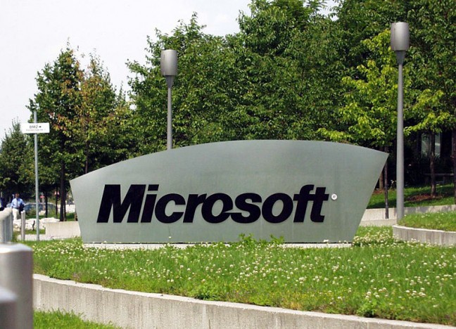 H Microsoft εξέτασε το ενδεχόμενο να αγοράσει τη Nokia