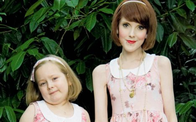 Η ανορεκτική μητέρα που έχει μικρότερο βάρος από την 7χρονη κόρη της