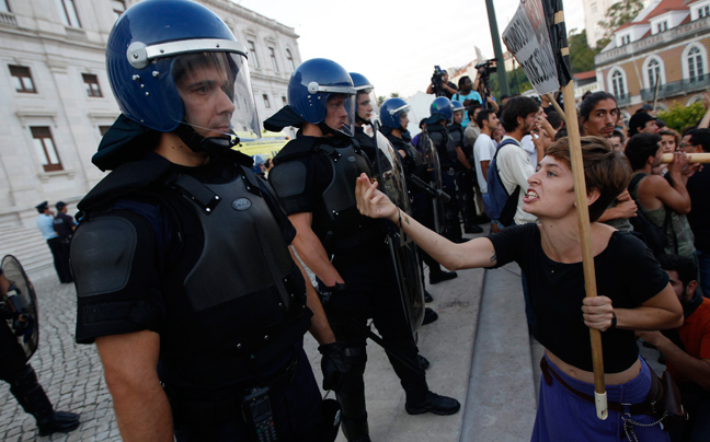 Οι απεργίες «παρέλυσαν» την Πορτογαλία