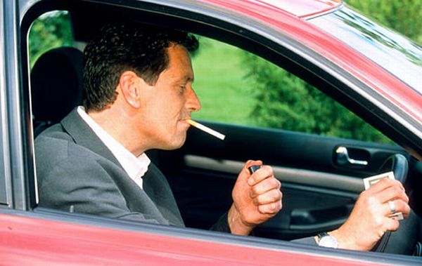 Επικίνδυνο το κάπνισμα για τα παιδιά και στα αυτοκίνητα