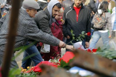 Εμπόδισαν τη νεολαία του ΠΑΣΟΚ να καταθέσει στεφάνι