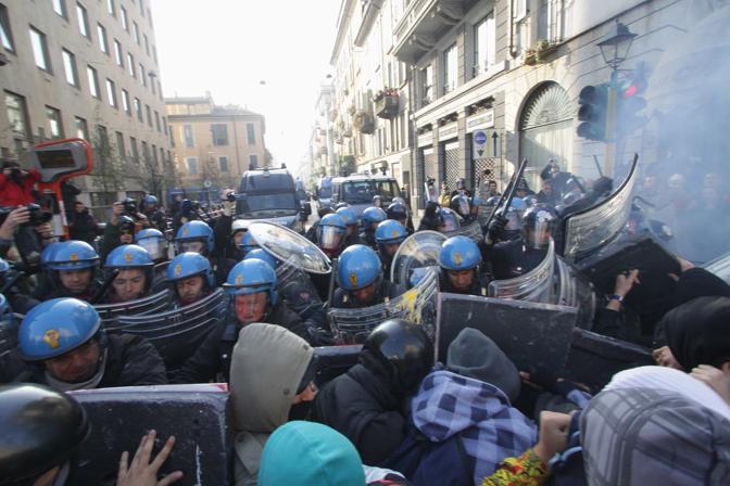 Σφοδρές συγκρούσεις στη Ρώμη για τη μεταρρύθμιση του εργασιακού