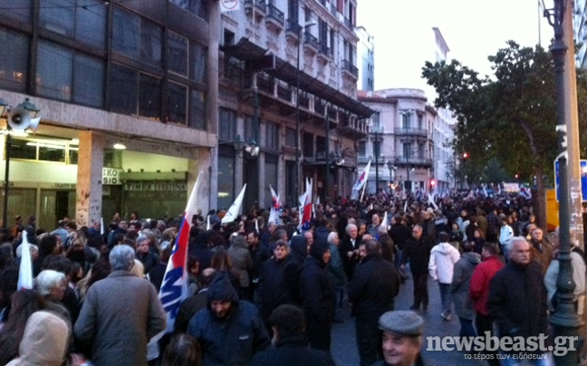 Διαμαρτυρία του ΠΑΜΕ για εμπράγματο δάνειο του ΙΚΑ