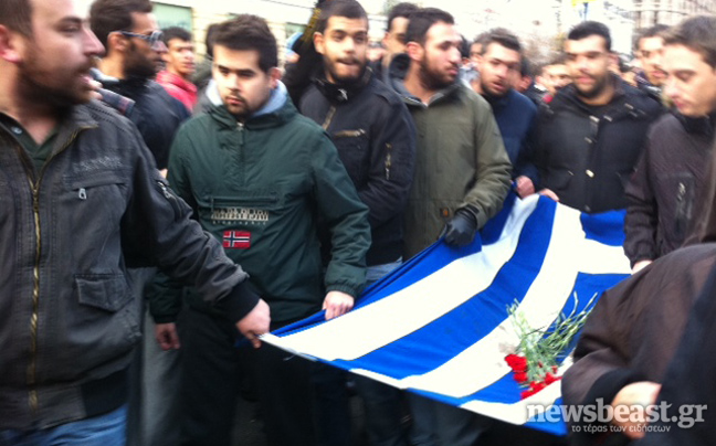 Ξεκίνησε η πορεία προς την αμερικανική πρεσβεία