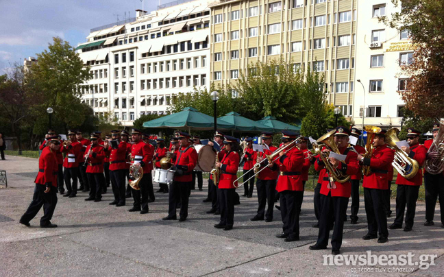 Η μπάντα του δήμου Αθηναίων «περιοδεύει» στις πλατείες