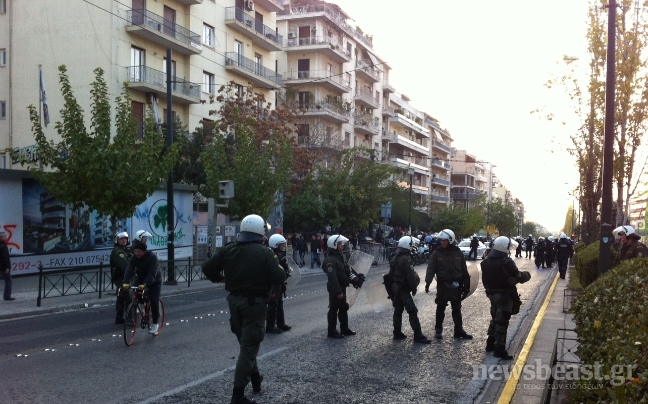 Σε δεκαεπτά προσαγωγές κουκουλοφόρων προχώρησε η αστυνομία