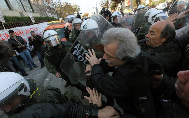 Καταγγέλλει τις συλλήψεις το ΠΑΜΕ