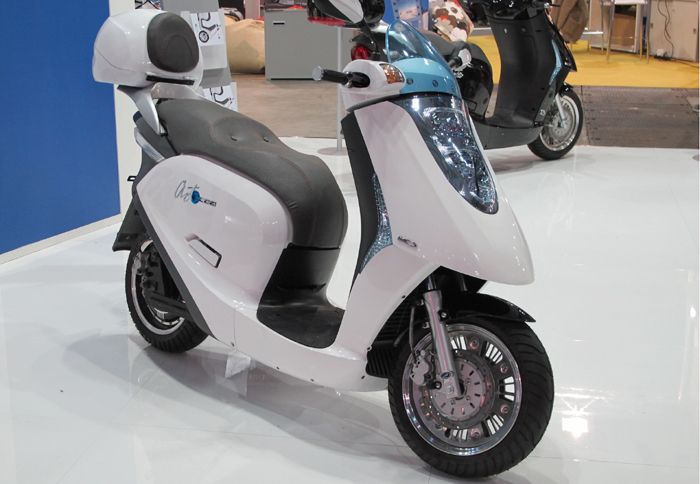 Ηλεκτρικό και υβριδικό scooter από τη Nipponia