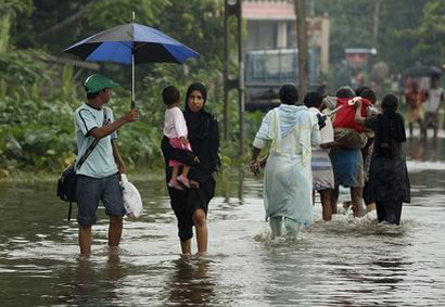Τουλάχιστον 16 οι νεκροί από τις καταρρακτώδεις βροχές