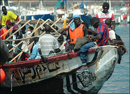 Τουλάχιστον τρεις νεκροί σε ναυάγιο πλοιαρίου με μετανάστες