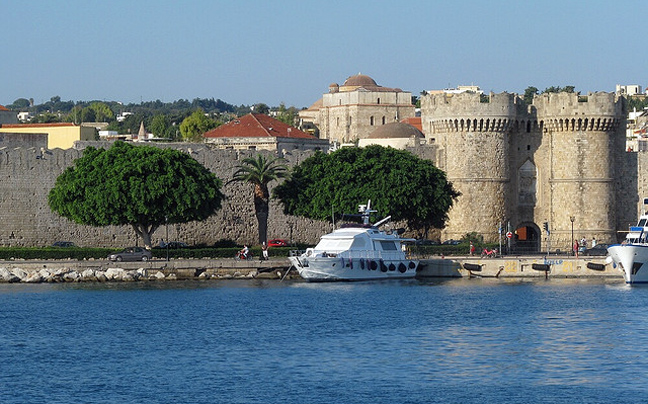 Χαμόγελα για τη φετινή τουριστική κίνηση στη Ρόδο