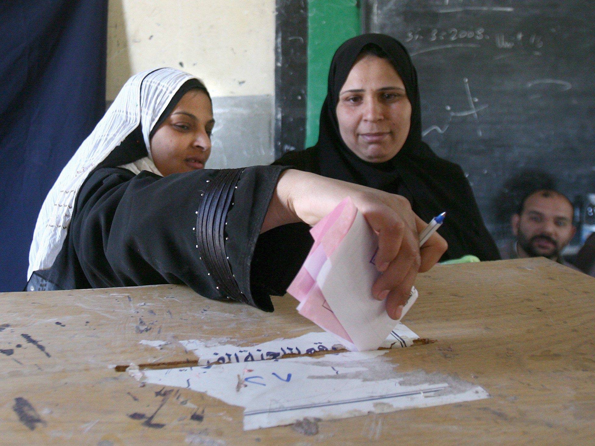 Συμμετοχή ρεκόρ στις πρώτες ελεύθερες εκλογές της Αιγύπτου