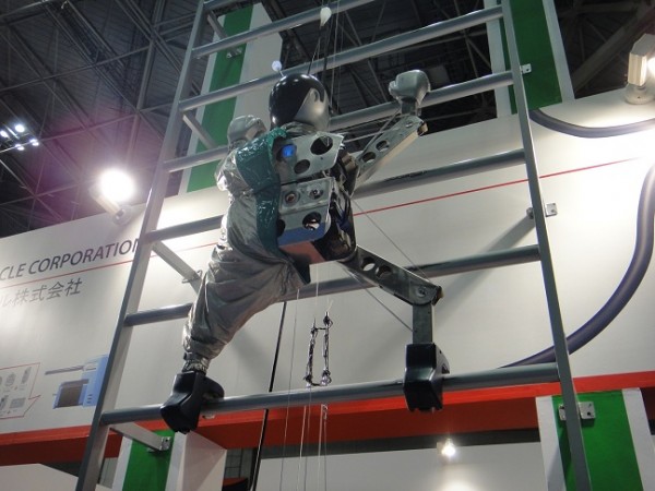 Το «Dream Robo» ανεβαίνει με άνεση τις σκάλες