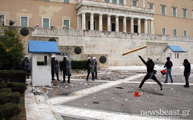 Βίντεο και φωτογραφίες από τα επεισόδια στο κέντρο