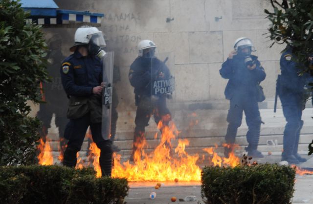 Τρεις αστυνομικοί τραυματίες στα επεισόδια