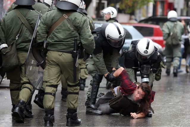 Προσαγωγές μαθητών από τα ΜΑΤ στη Θεσσαλονίκη