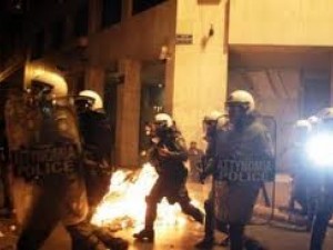 «Χτυπούσαν και ποδοπατούσαν τους μαθητές»