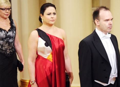Σε δεξίωση με φόρεμα… Angry Birds
