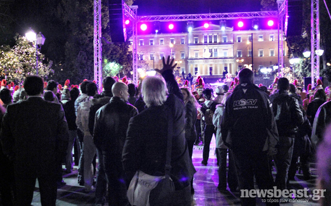 Τρεις χαρακτηριστικές φωτογραφίες από τη&#8230; στολισμένη Αθήνα