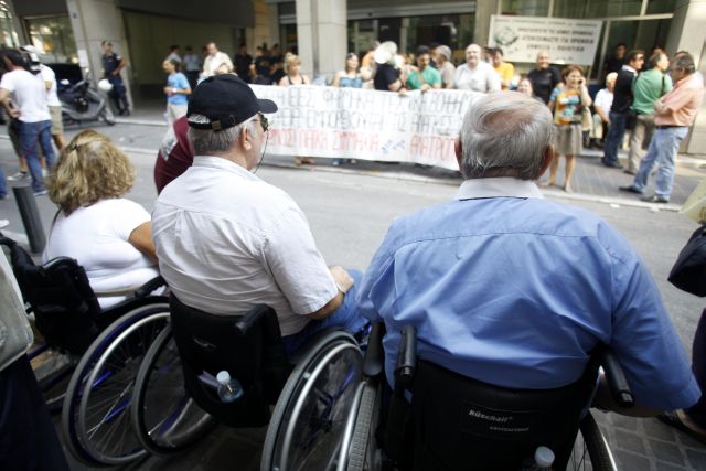 Ανάπηροι σε απόγνωση λόγω της μη καταβολής φαρμάκων