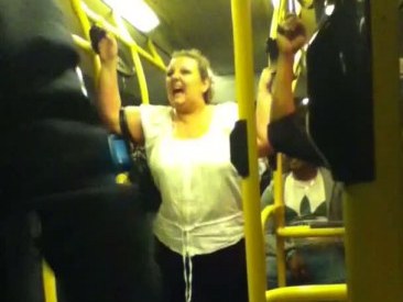 Ρατσιστική επίθεση σε επιβάτη λεωφορείου