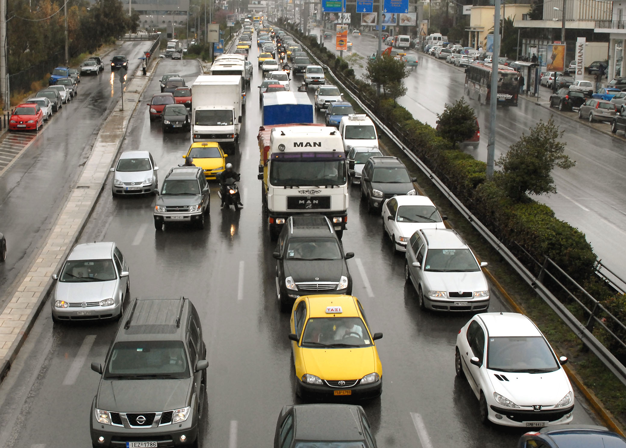 Κυκλοφοριακό κομφούζιο στους δρόμους της Αθήνας