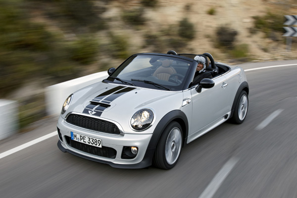 Το νέο Mini Roadster «ξεσκεπάζει» τα κάλλη του