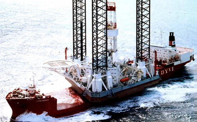 Δεκαέξι νεκροί μετά τη βύθιση της πλατφόρμας