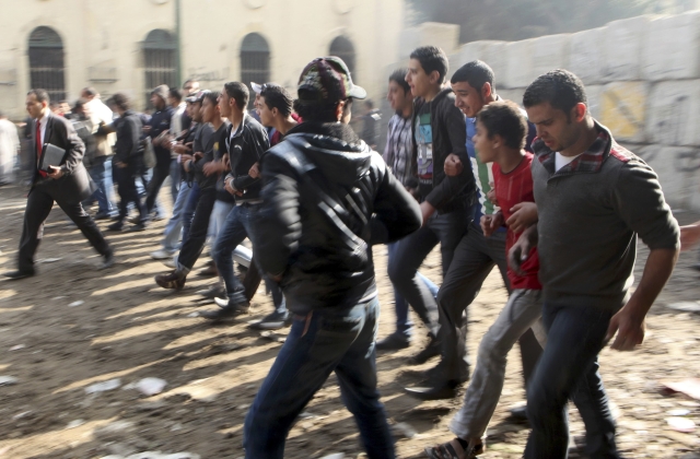Πεδίο πολέμου για πέμπτη μέρα η πλατεία Ταχρίρ