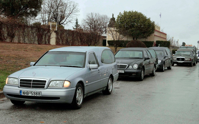 Πορεία με νεκροφόρες στη Θεσσαλονίκη