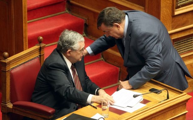 Ολοκληρώθηκε η συνάντηση του Παπαδήμου – Καρατζαφέρη