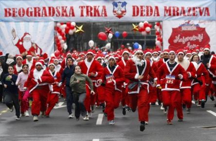 Δεκάδες Άη-Βασίληδες πλημμύρισαν το Βελιγράδι