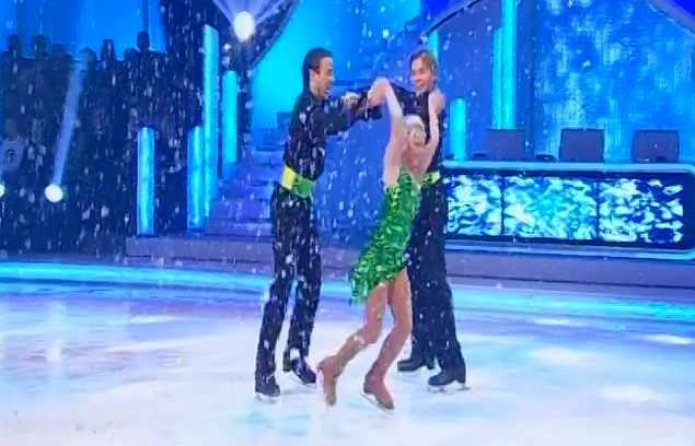 Άκρως εορταστικό το αποψινό «Dancing on ice»