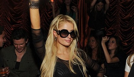 Προετοιμάζεται για την Πρωτοχρονιά η Paris Hilton