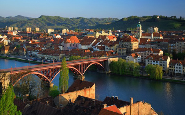 Ρεκόρ τουριστικής κίνησης το 2012 για τη Σλοβενία
