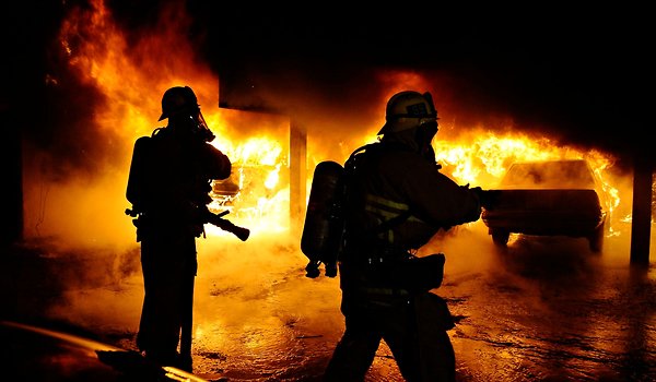 Φωτιά απείλησε πρεσβείες στο Μαυροβούνιο