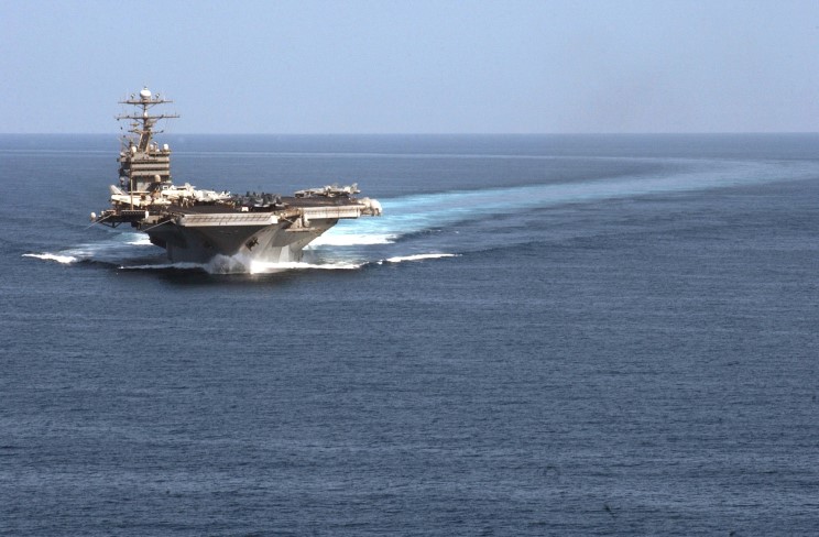 Πολεμικό πλοίο των ΗΠΑ έσωσε ιρανούς ναυτικούς