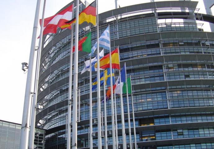 «Ποδαρικό» αύριο για τις ευρωκλογές από τρεις χώρες