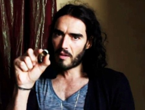 Και ο Russel Brand θα ψήφιζε ΣΥΡΙΖΑ