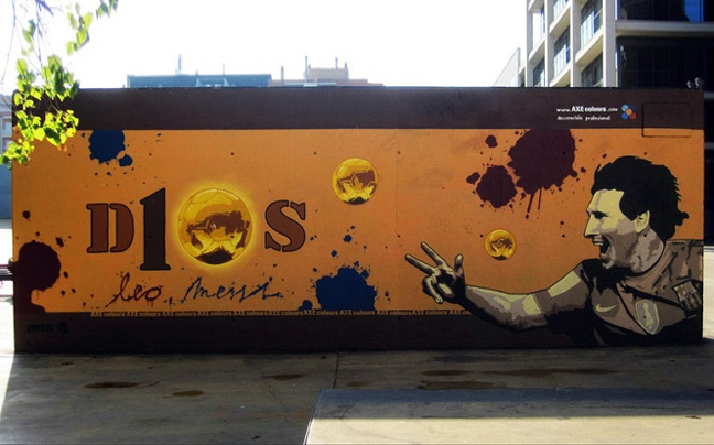 Σε γκράφιτι οι «Χρυσές Μπάλες» του Μέσι