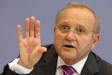 «Διπλό όχι σε παρέμβαση της ΕΚΤ και ευρωομόλογα»