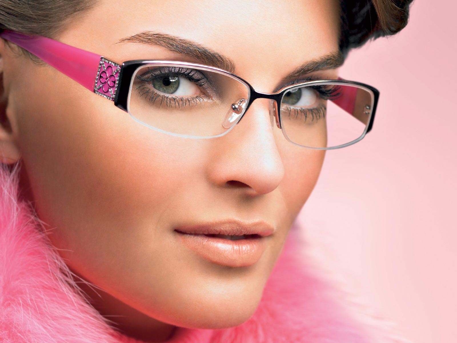 Επτά μυστικά για μακιγιάζ με γυαλιά
