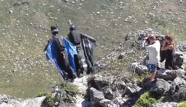 Πτώση με Wingsuit πάει τελείως στραβά