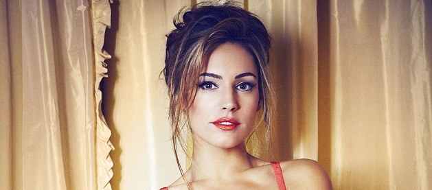 Η Kelly Brook και τα&#8230; πλούσια προσόντα της