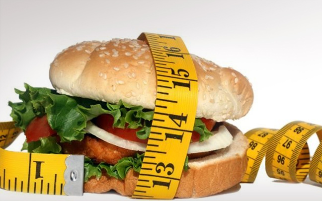 Φαγητό έξω και η συμβολή του στην παχυσαρκία