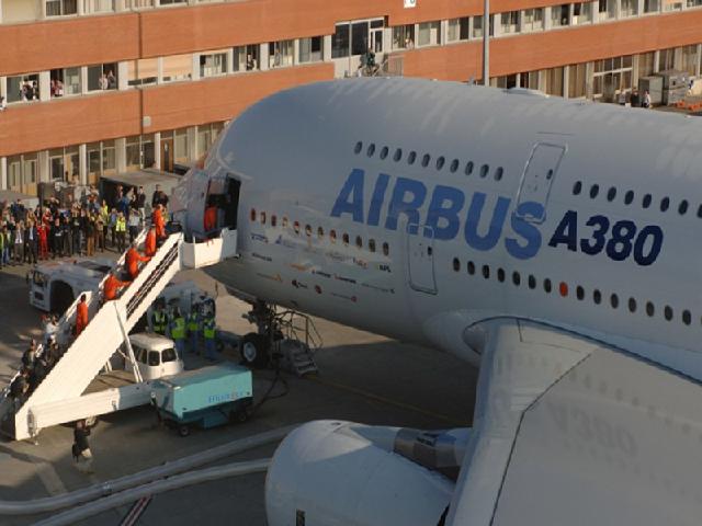 Θα ελεγχθούν όλα τα Airbus A380 σούπερ τζάμπο