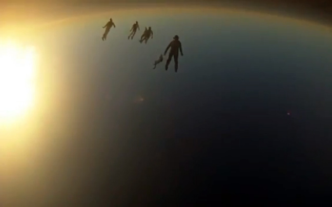 Skydiving σε αργή κίνηση